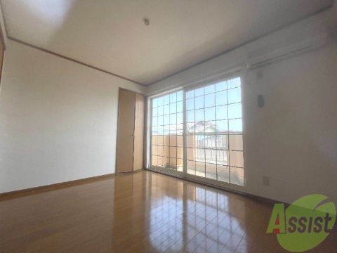 居室・リビング　リビングは１１．５帖のＬＤＫです。南向きなので、日当たり良好