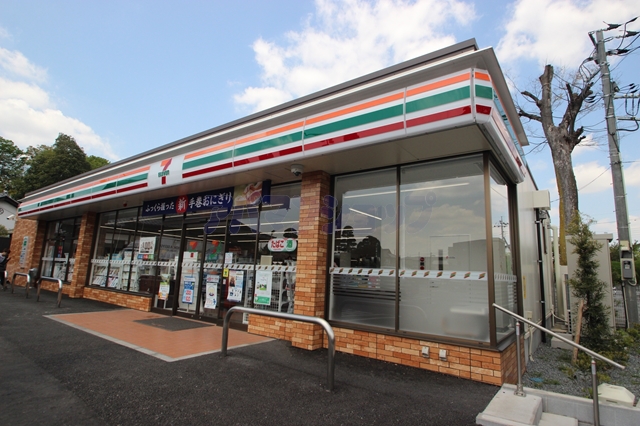 コンビニ　セブンイレブン（コンビニ）まで833m