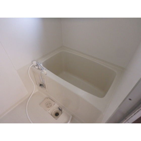 バス・シャワールーム　清潔感のある浴室です。