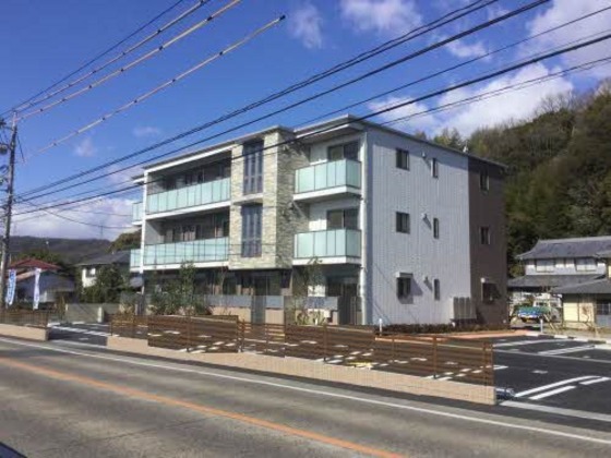 岡山市中区福泊のマンションの建物外観