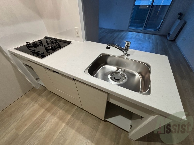 キッチン　対面キッチンになっているので料理しながらＴＶも見れますよ～。