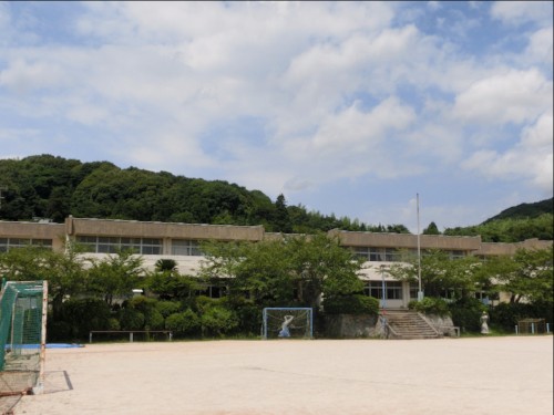 小学校　周南市立戸田小学校（小学校）まで63m