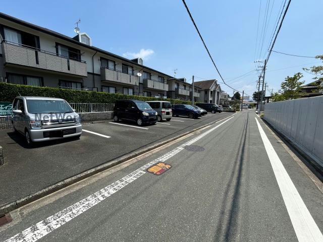 【ハイカムール東山A・Bの駐車場】