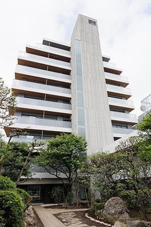 シャトレ信濃町の建物外観