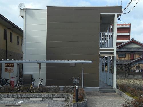 【レオパレス雅の建物外観】