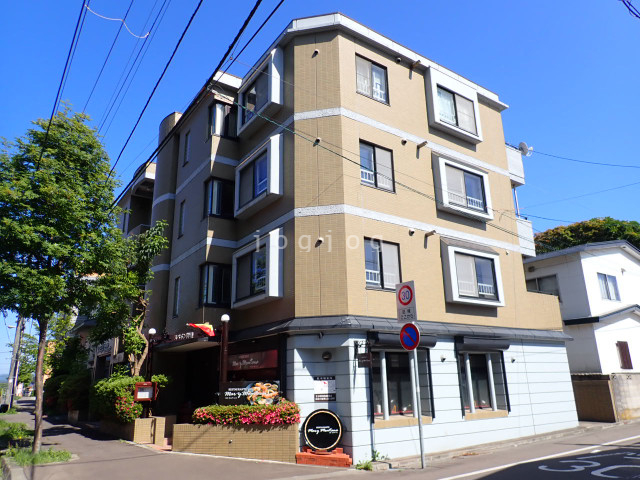 【プレジオ函館松陰町の建物外観】