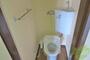 トイレ　トイレにはタオルをかける場所があり手を洗った後でも安心です