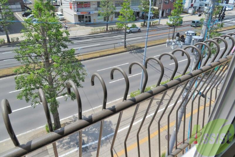 バルコニー　バルコニーはありませんが大きな窓が付いております。