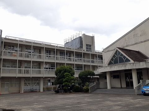 小学校　飯尾敷地小学校（小学校）まで1700m