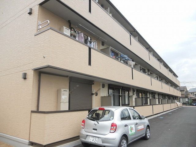 町田市三輪町のアパートの建物外観