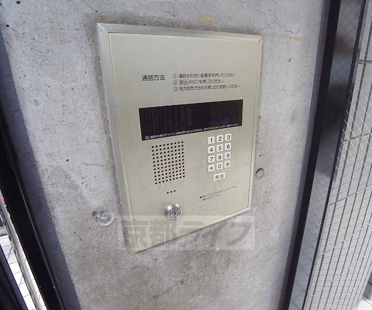 【京都市伏見区羽束師鴨川町のマンションのセキュリティ】