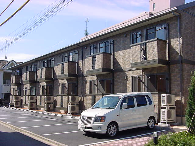 福山市三吉町のアパートの建物外観