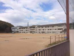 【揖保郡太子町鵤のアパートの中学校】