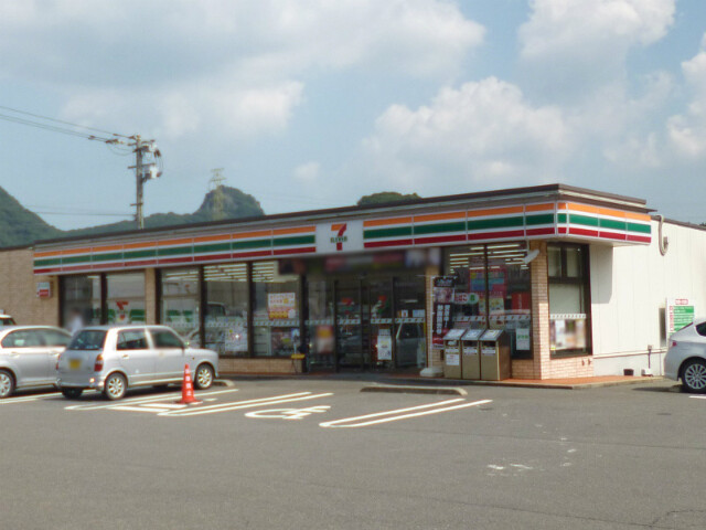 コンビニ　セブンイレブン武雄上西山店（コンビニ）まで322m