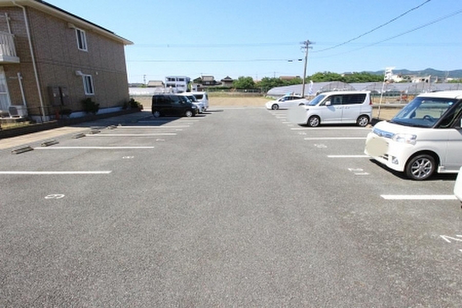 駐車場　駐車スペースもあります