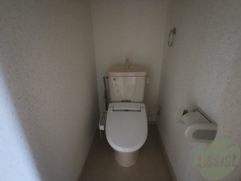 トイレ　白くてきれいなシンプルで使いやすい落ち着けるトイレです。
