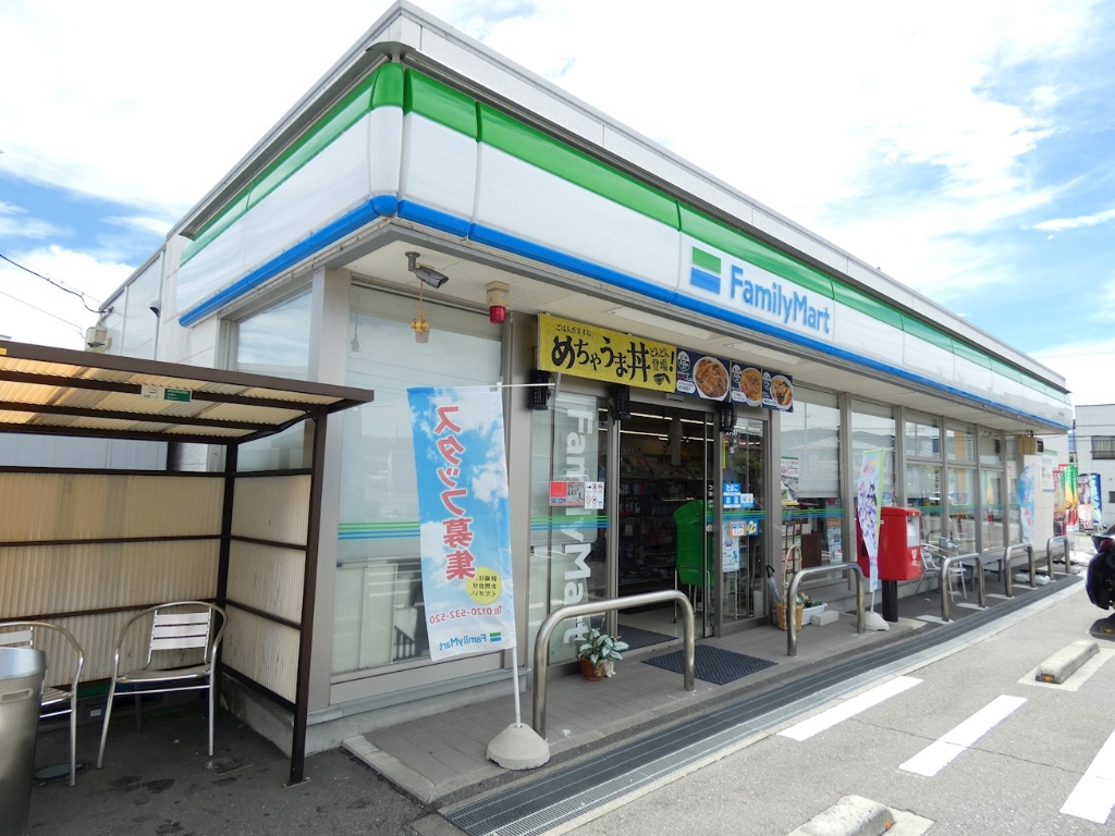 コンビニ　ファミリーマート 岡谷権現町店（コンビニ）まで641m