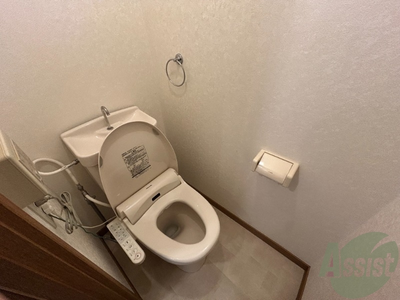 トイレ　こちらはトイレです。清潔感があり、安心して使用できます。