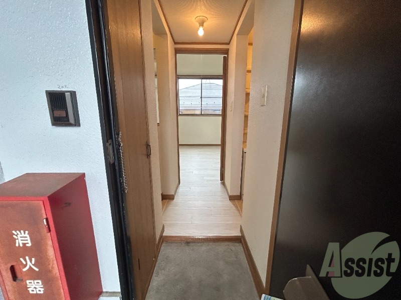 玄関　玄関の様子です。明るい印象ですね。気分もあがりそう。