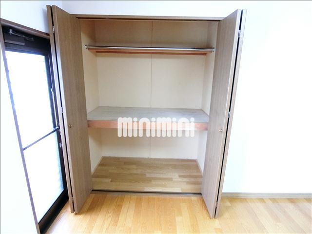 収納　上段、下段で使い分けのできる収納です。