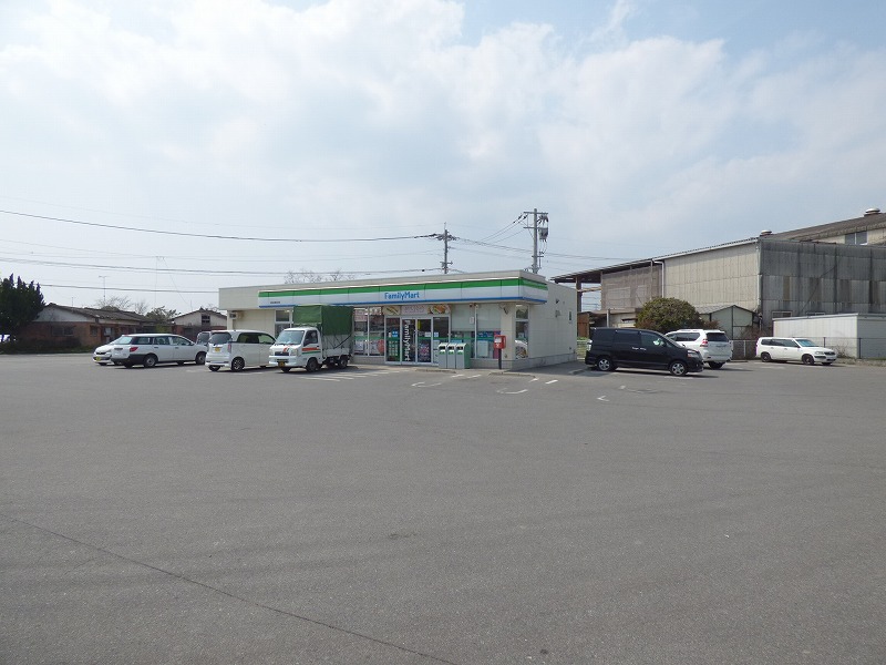 コンビニ　ファミリーマート佐賀兵庫瓦町店（コンビニ）まで601m