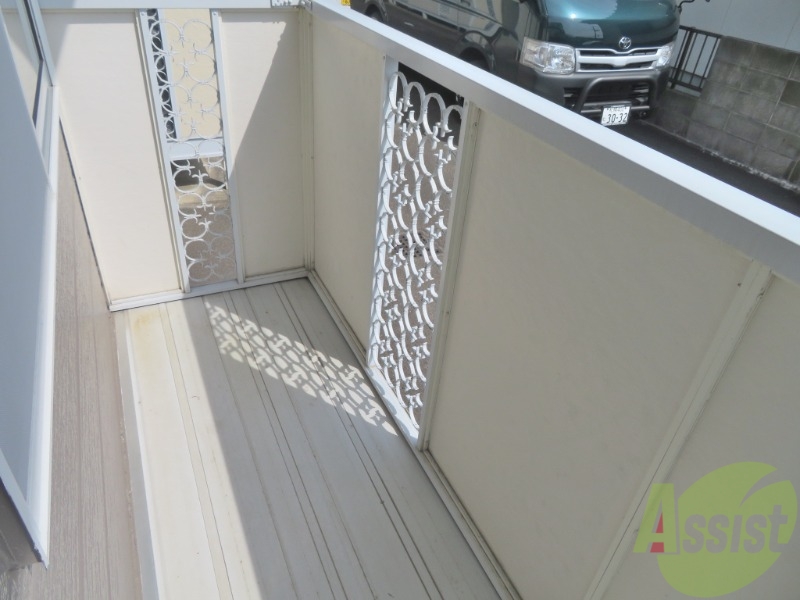 バルコニー　バルコニーは南側、お洗濯物もはかどりそうですねー