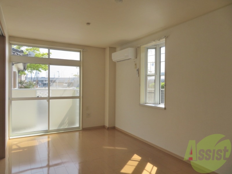 居室・リビング　リビングスペースも広く、各家具を問題なく設置出来そうです。