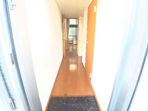 玄関　玄関ドアは防犯サムターン設置