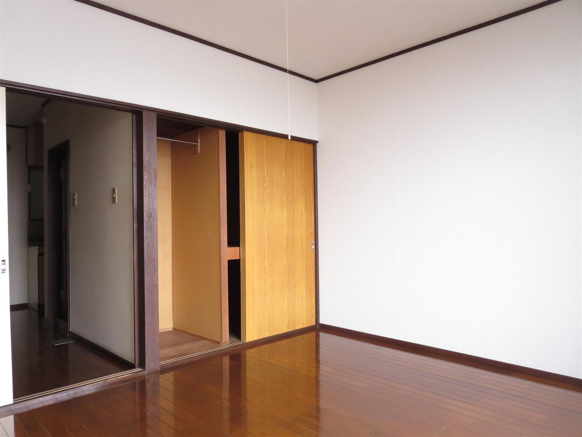 居室・リビング　明るい洋室☆