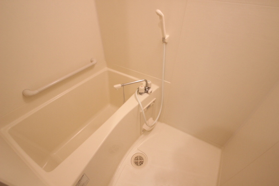 バス・シャワールーム　※別部屋の写真です