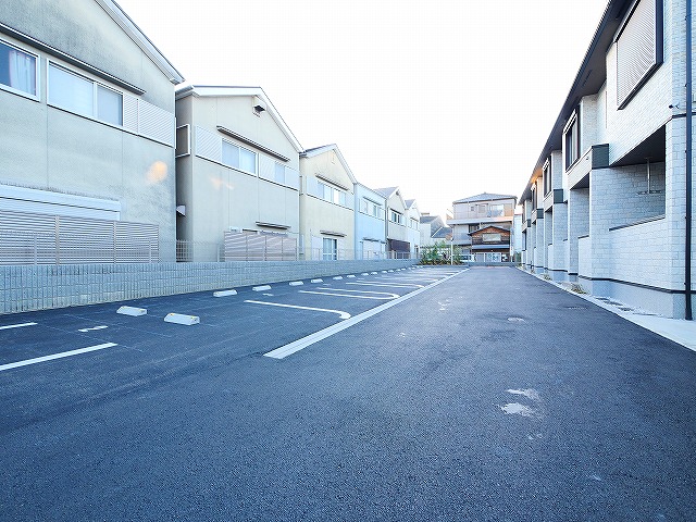 駐車場　キッチンでお料理をお楽しみください