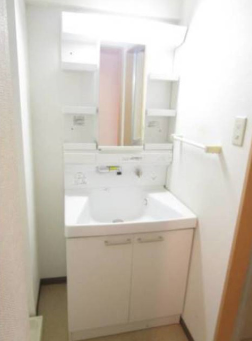 洗面設備　スペースが確保できる洗面所です