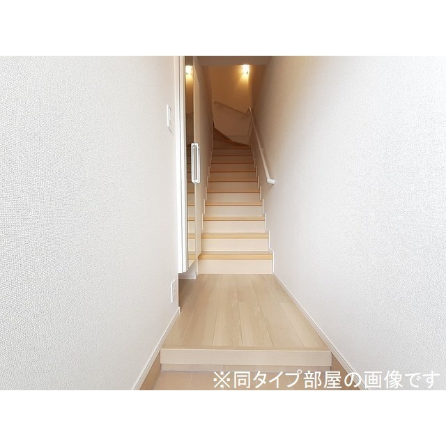 玄関　※建築中の為イメージ写真となります。