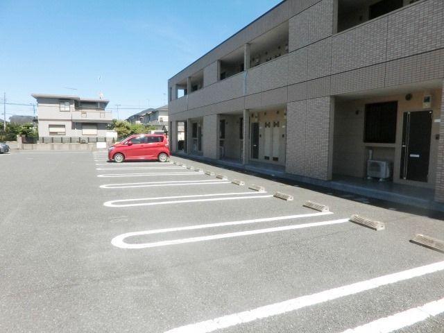 駐車場　広々とした駐車場