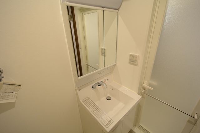 洗面設備　洗髪洗面化粧台付き