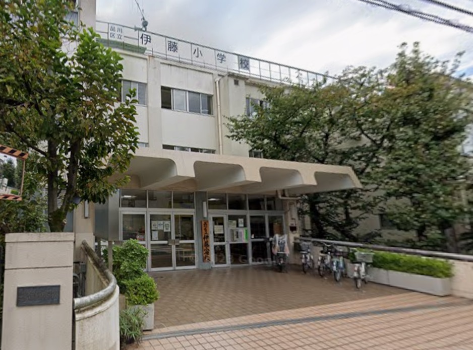 小学校　伊藤町住宅（小学校）まで50m