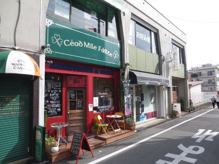飲食店　こじゃれたカフェ（飲食店）まで385m