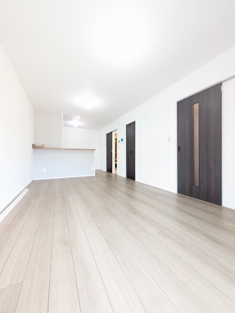 居室・リビング　同型タイプの設備写真となります。現況を優先と致します。