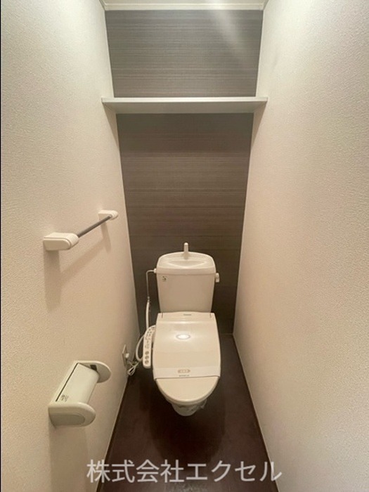 トイレ　温水洗浄便座です。