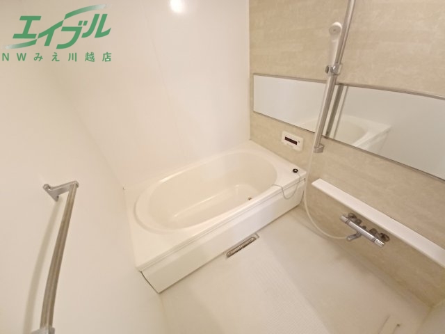 バス・シャワールーム　同物件別部屋の写真となります