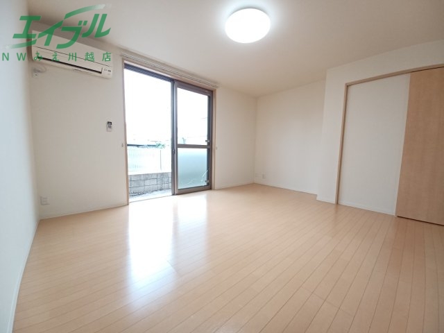 居室・リビング　同物件別部屋の写真となります