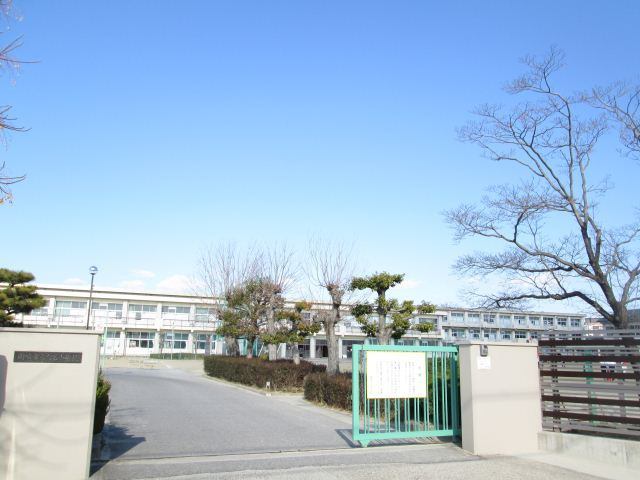 小学校　岡崎市立三島小学校（小学校）まで550m