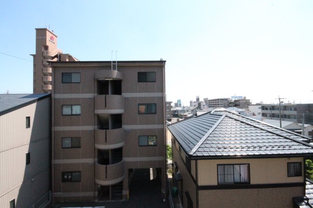 眺望　参考（同じ建物の別のお部屋の写真です。現況優先。）