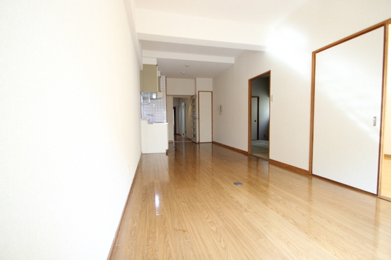 居室・リビング　※別号室の写真です