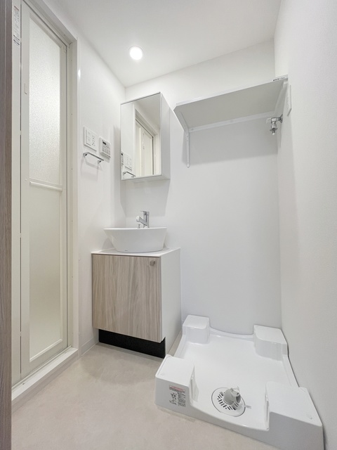 洗面設備　洗面台独立、洗髪洗面化粧台で朝の身支度もはかどります。