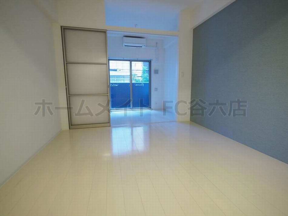 居室・リビング　セレニテ南森町