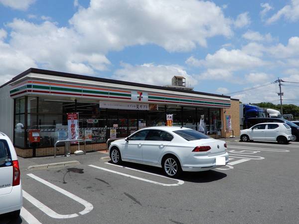 コンビニ　セブンイレブン飯塚伊岐須店（コンビニ）まで1091m
