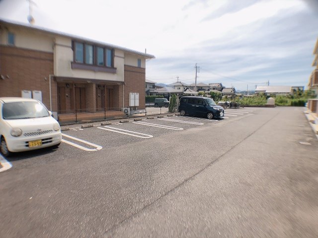 駐車場　運転が苦手な方でも安心な広々駐車場♪