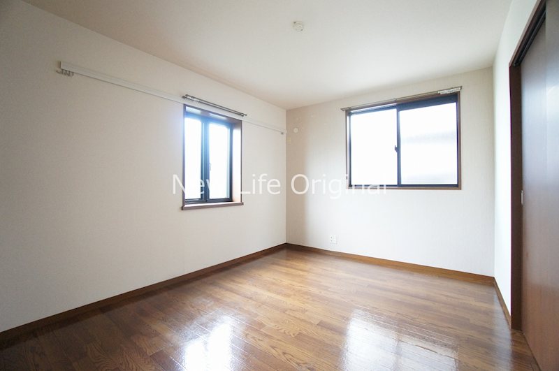 その他部屋・スペース　洋室は窓が2面あるので通風・日当たり良好です。