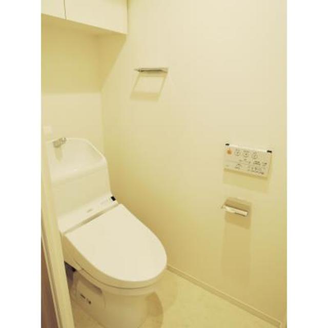 トイレ　※写真は同タイプ住戸です。